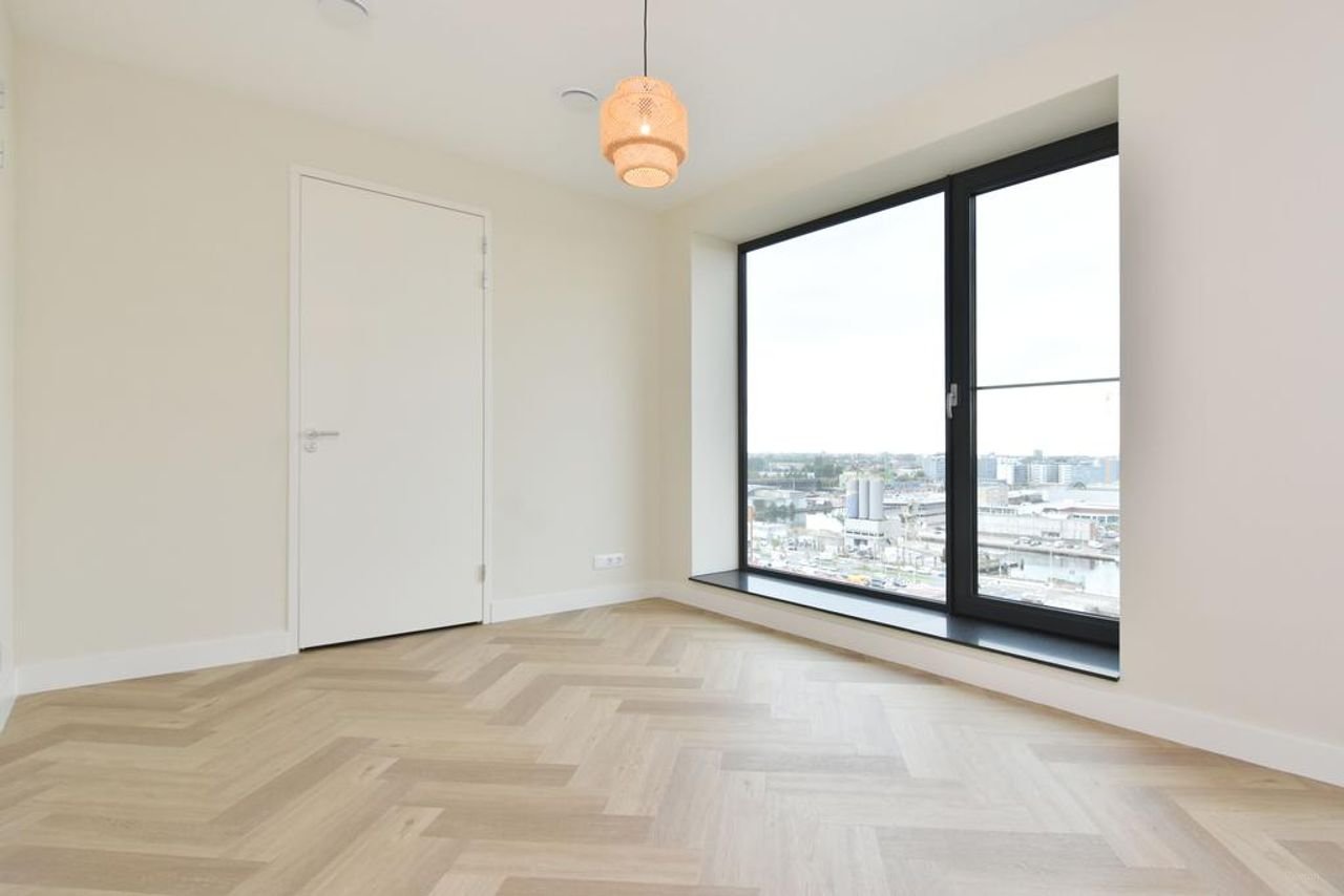 Luxury apartment with skyline view in Binckhorst - Image 28