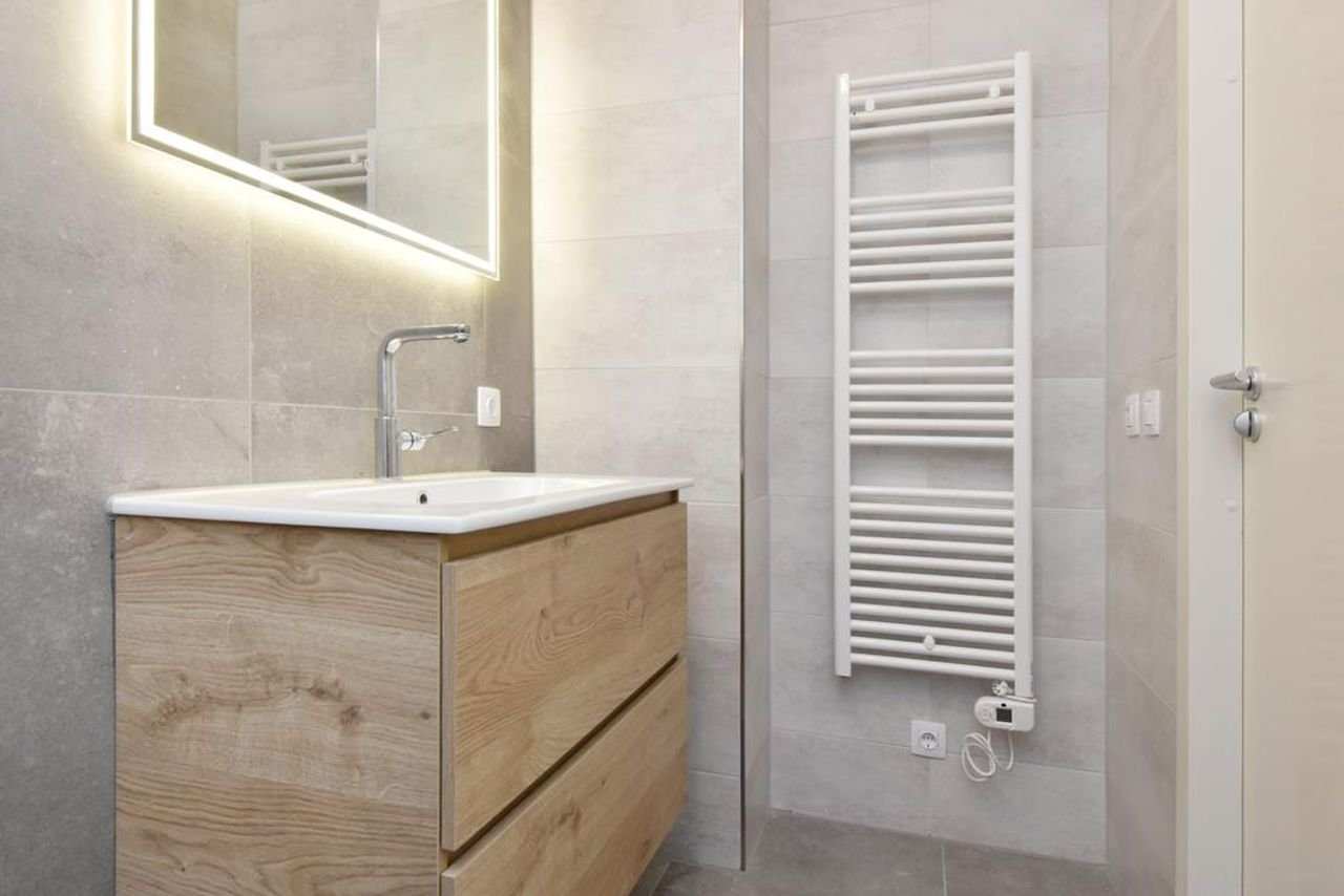 Luxury apartment with skyline view in Binckhorst - Image 30