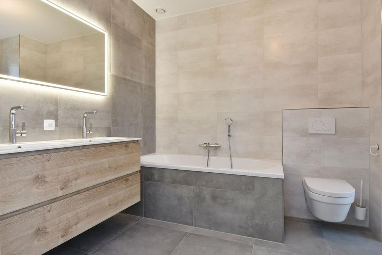 Luxury apartment with skyline view in Binckhorst - Image 7