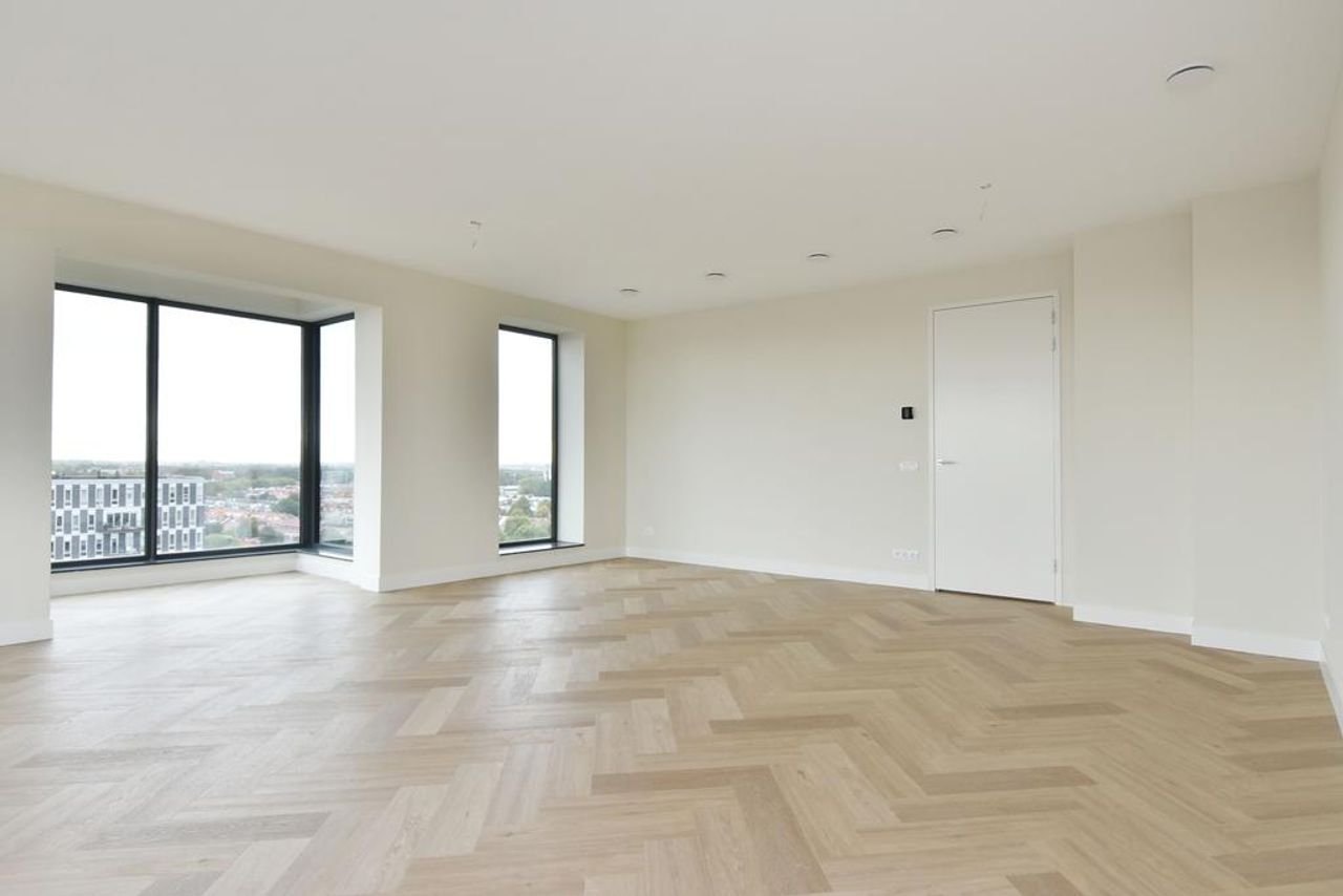Luxury apartment with skyline view in Binckhorst - Image 4