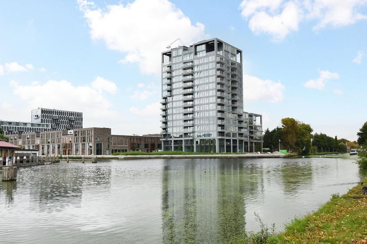 Luxury apartment with skyline view in Binckhorst - Image 9