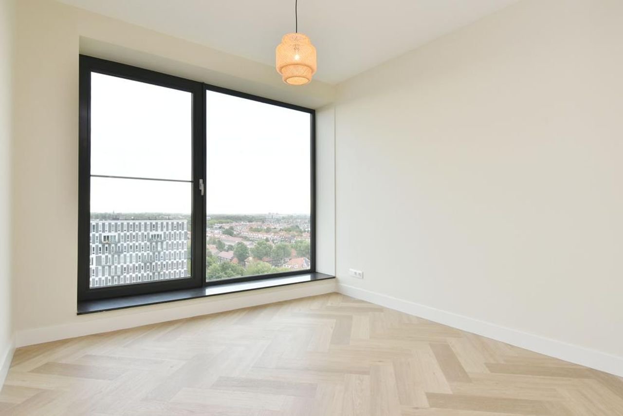 Luxury apartment with skyline view in Binckhorst - Image 27