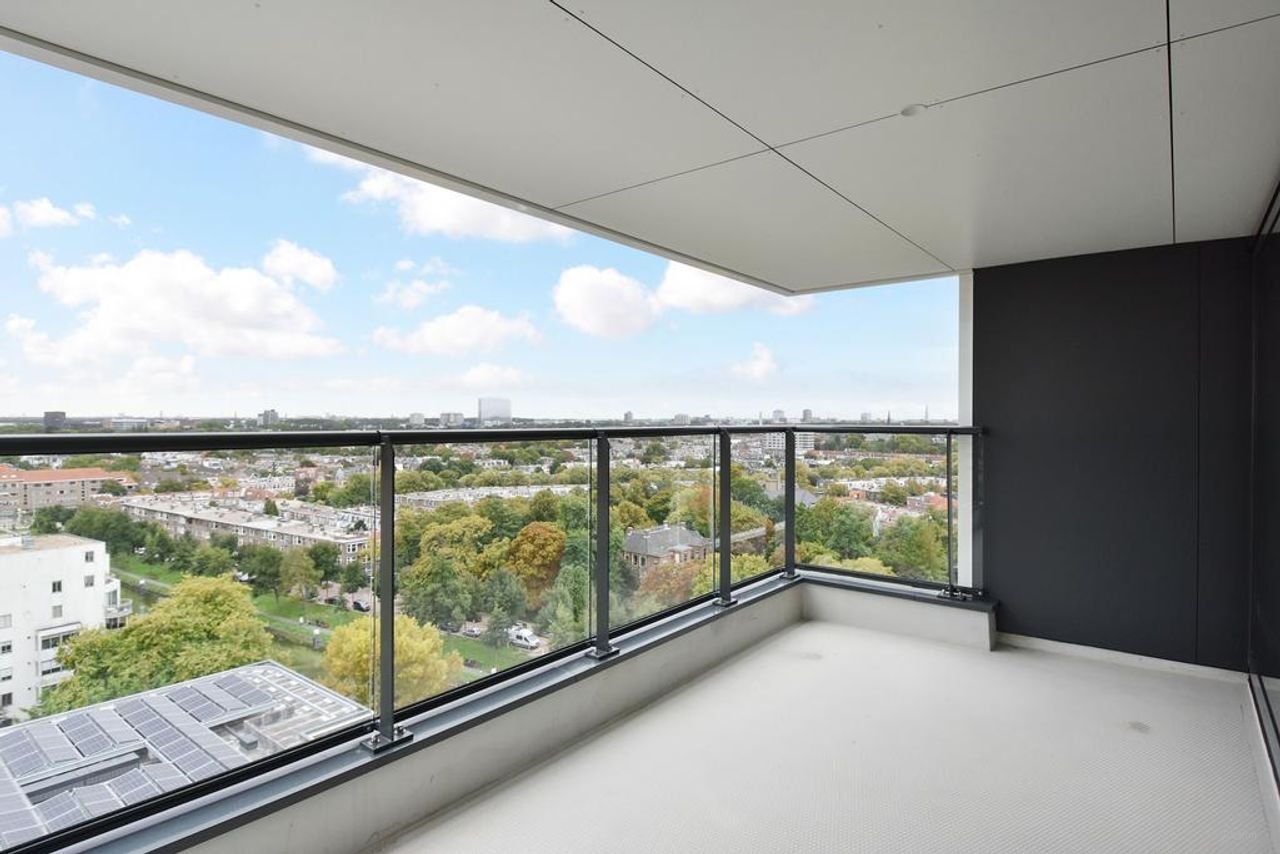 Luxury apartment with skyline view in Binckhorst - Image 35