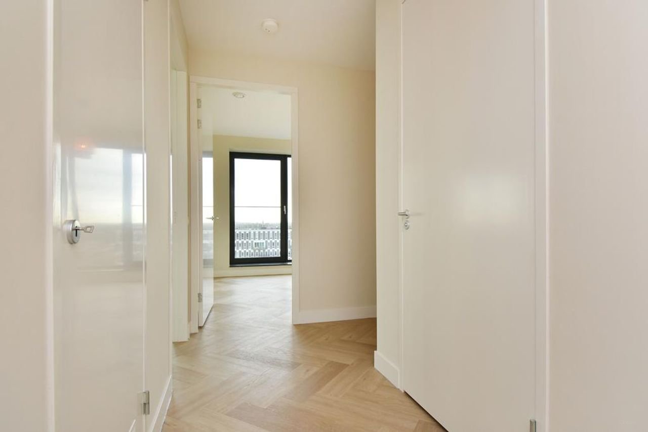 Luxury apartment with skyline view in Binckhorst - Image 12