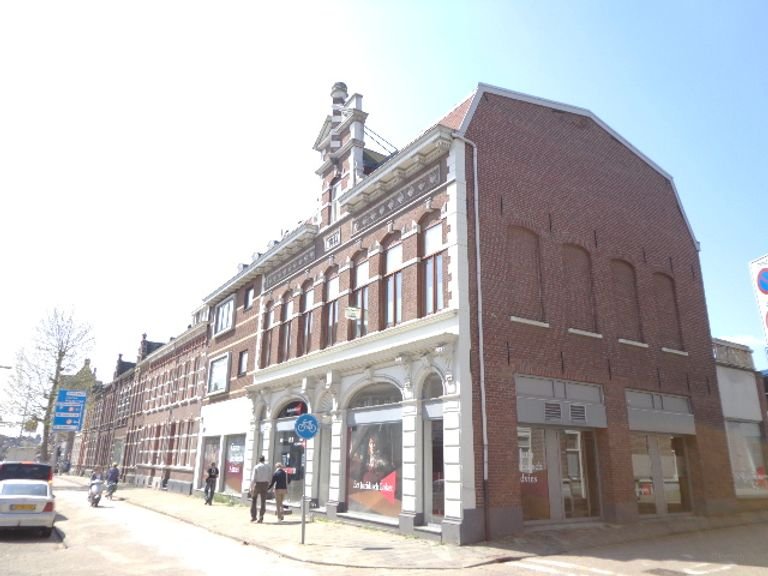 Studio in historic building near the station - Image 1