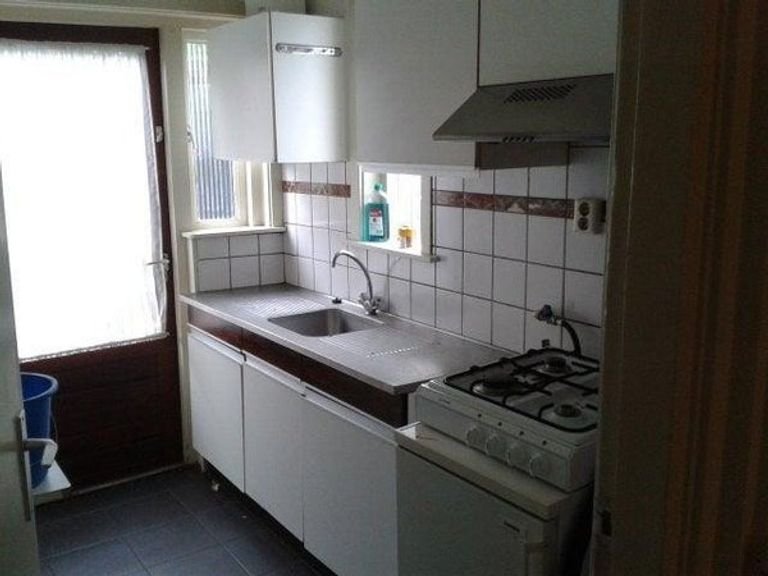 Lichte studentenkamer met erker en tuin - Afbeelding 4