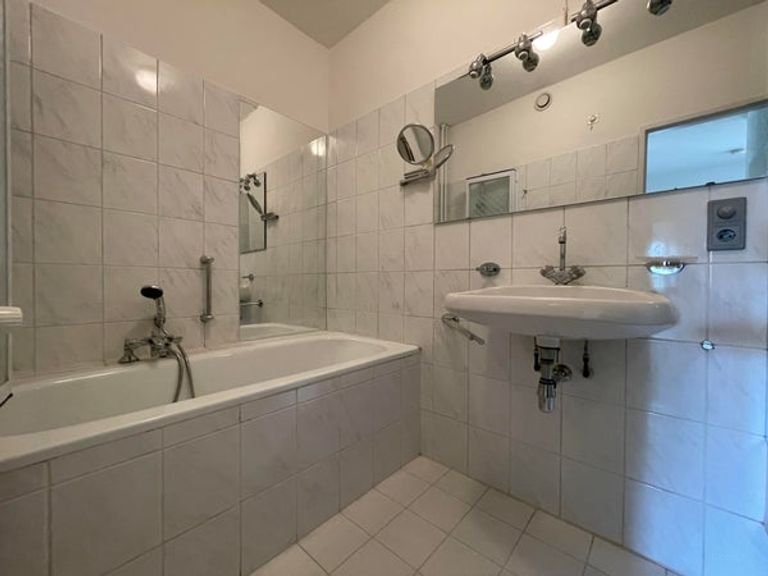 Spacious apartment with terrace in Nuth - Image 4