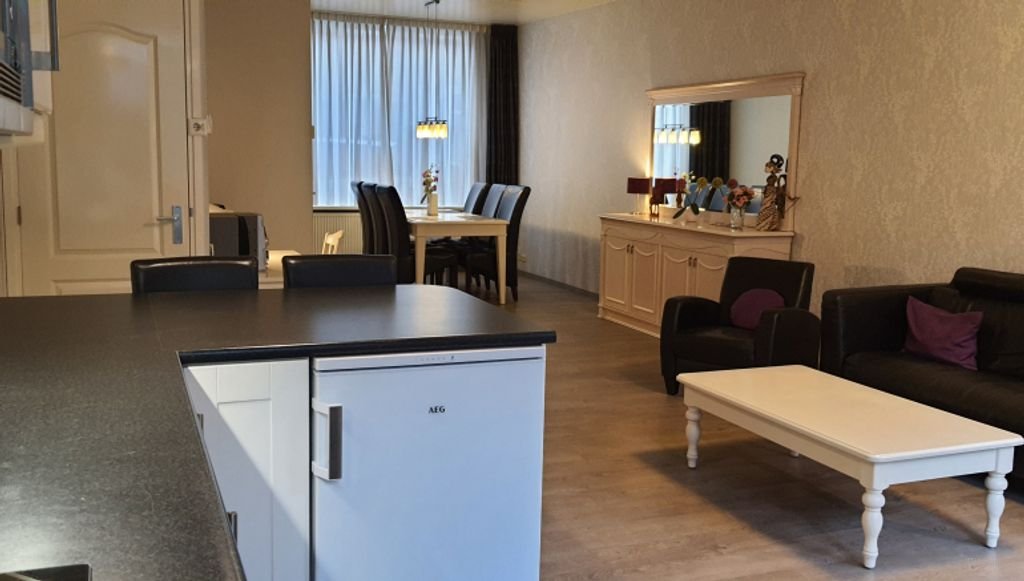 Renovated 4-bedroom house with garden - Image 3