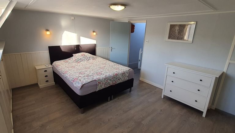 Renovated 4-bedroom house with garden - Image 5