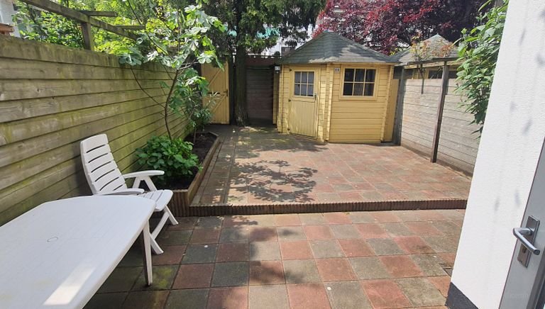 Renovated 4-bedroom house with garden - Image 8