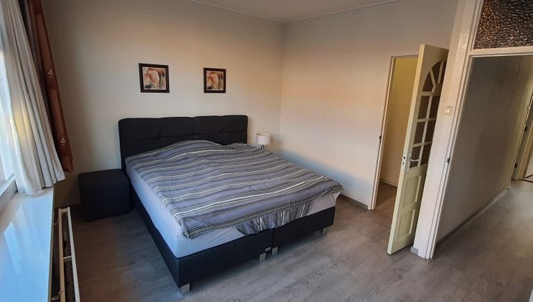 Renovated 4-bedroom house with garden - Image 4