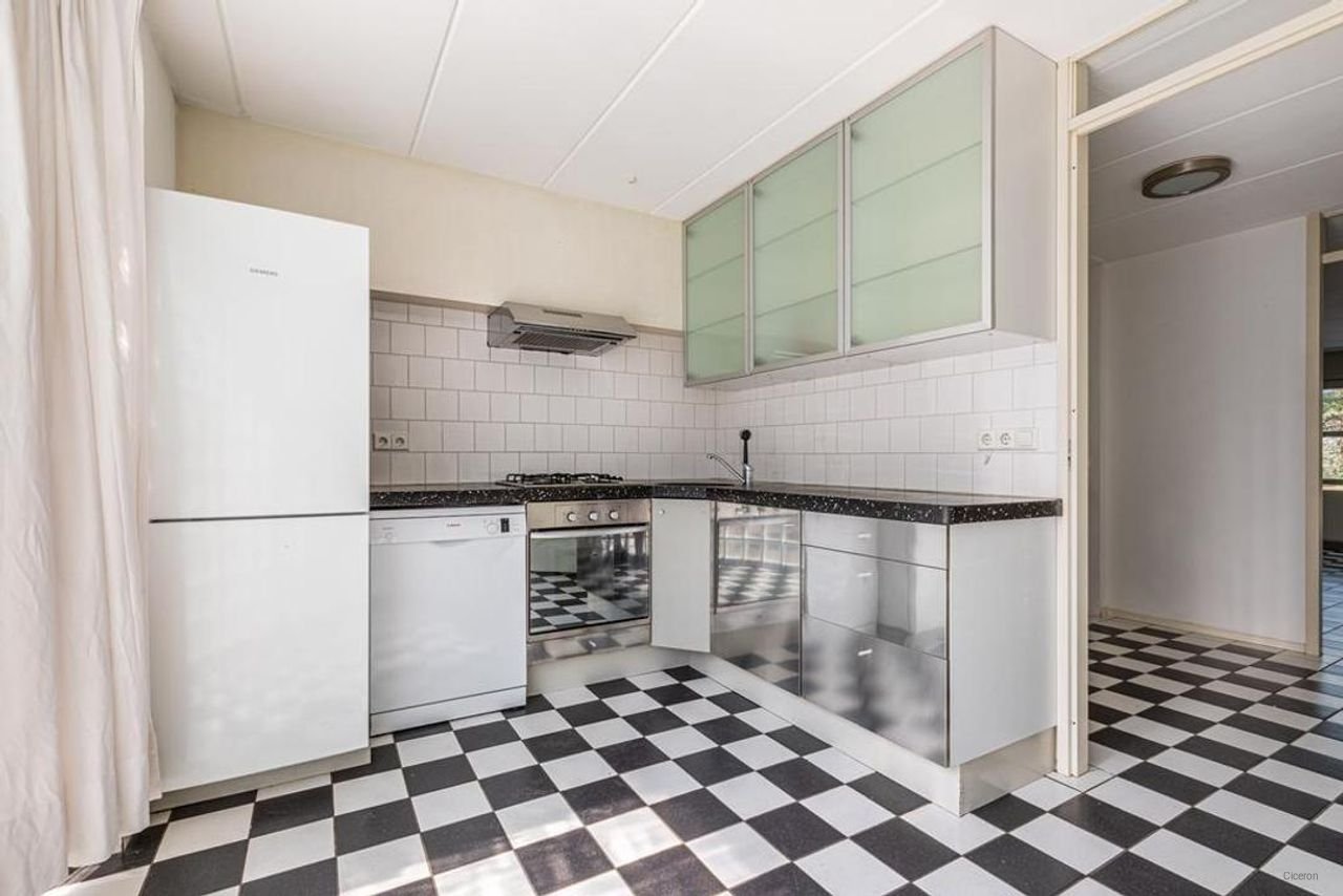 Stadsvilla van 160m² naast station Weesp - Afbeelding 2