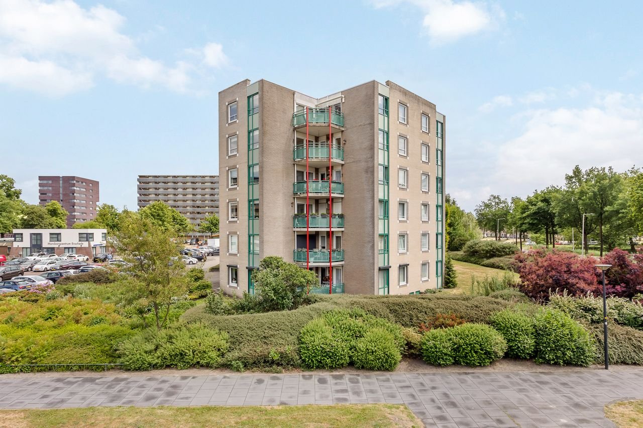 Living above the shops in Enschede - Image 1