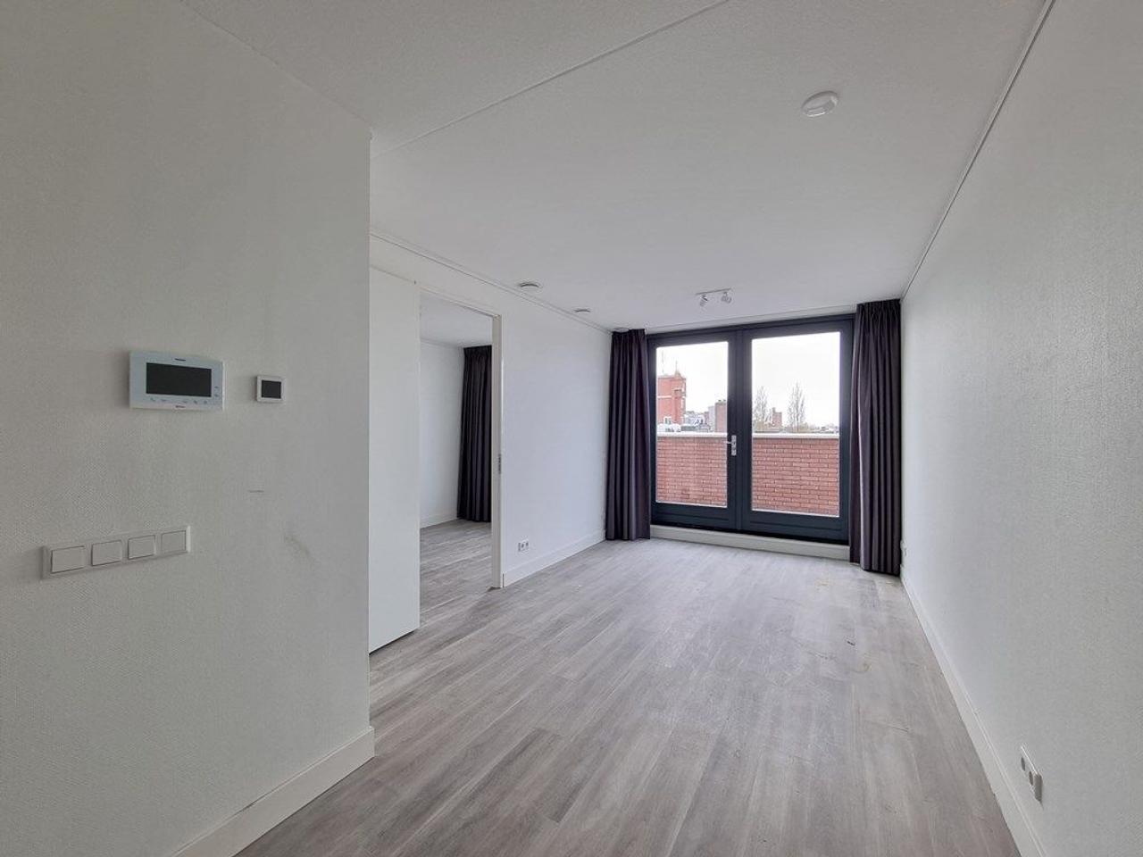 Penthouse met balkon in De Baarsjes - Afbeelding 2
