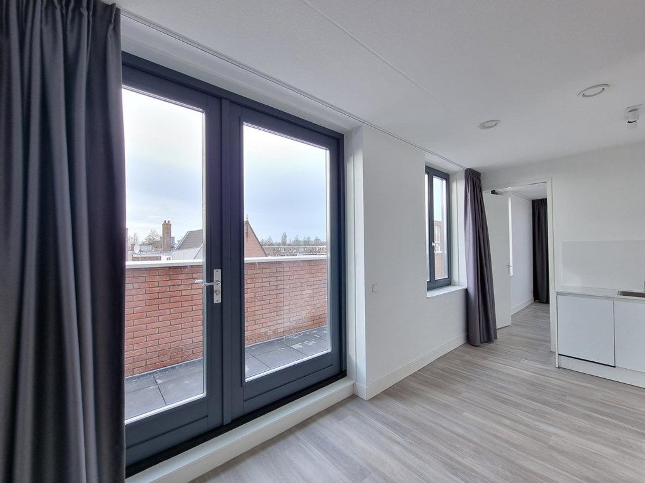 Hoekappartement met balkon in Amsterdam-West - Afbeelding 2