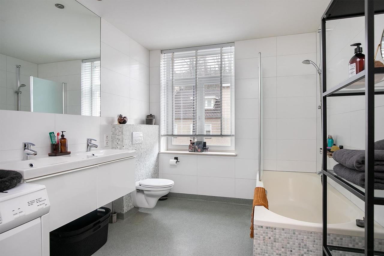 80m² apartment with private roof terrace in Valkenburg - Image 11