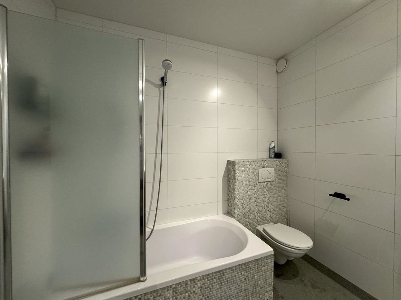 Licht appartement met balkon aan de Neerhem - Afbeelding 8