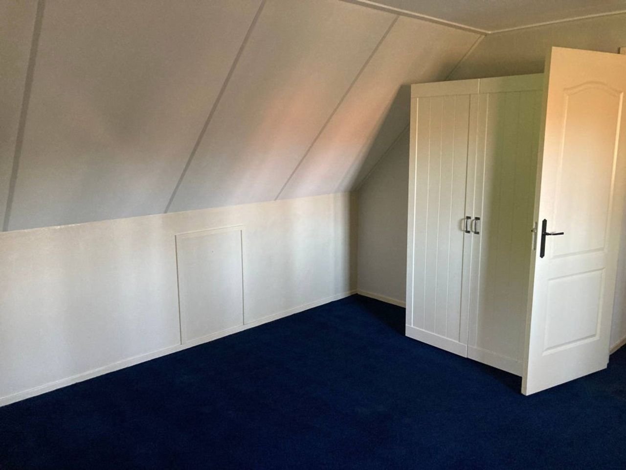 Thatched house with large barn - Image 21