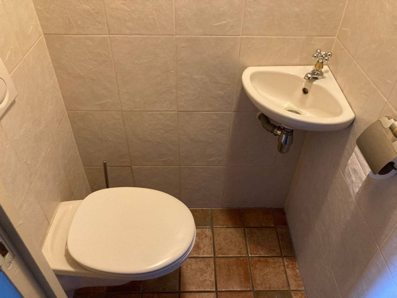 Thatched house with large barn - Image 17