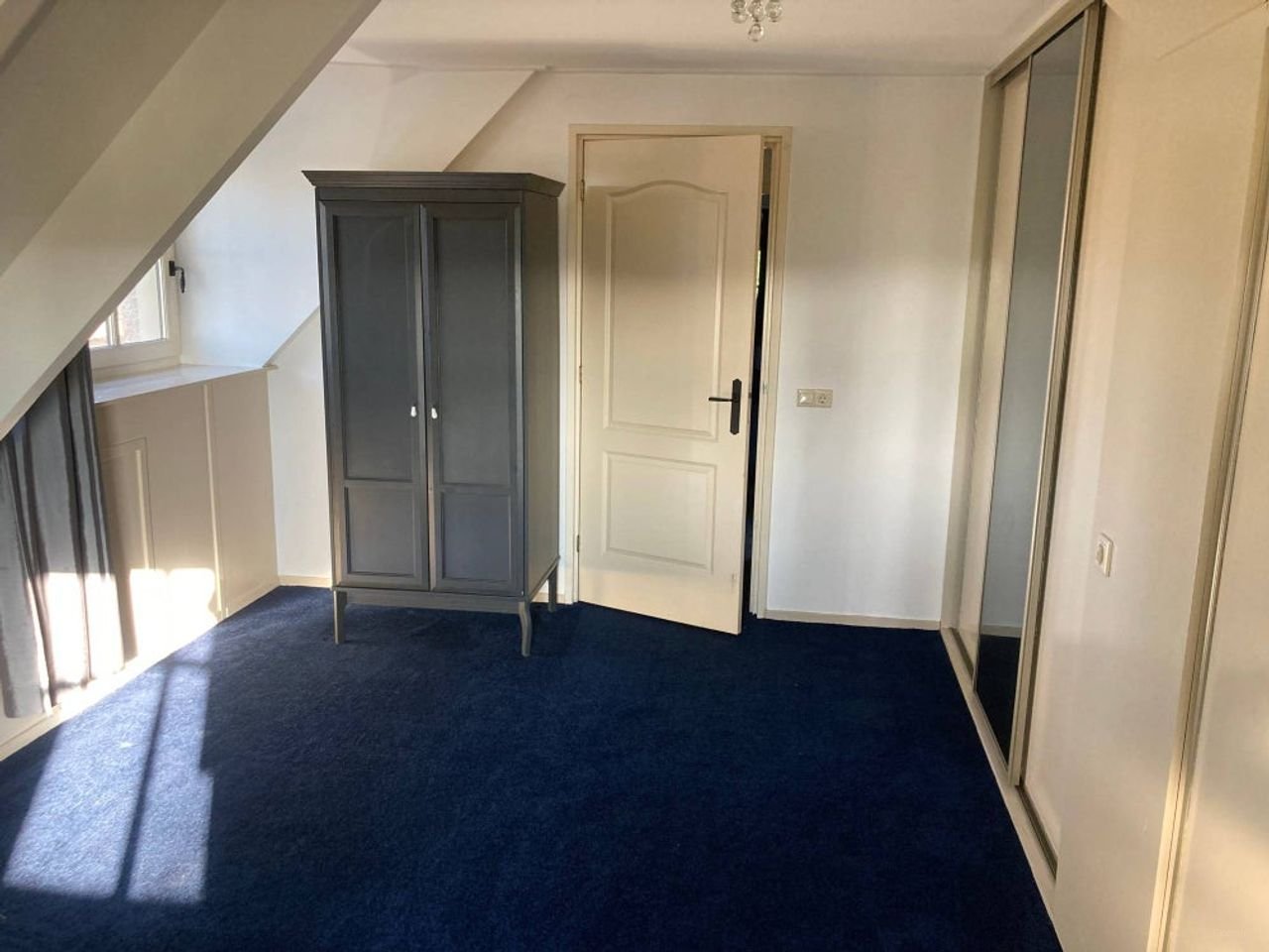 Thatched house with large barn - Image 19