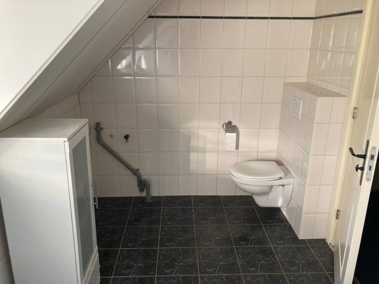 Thatched house with large barn - Image 23