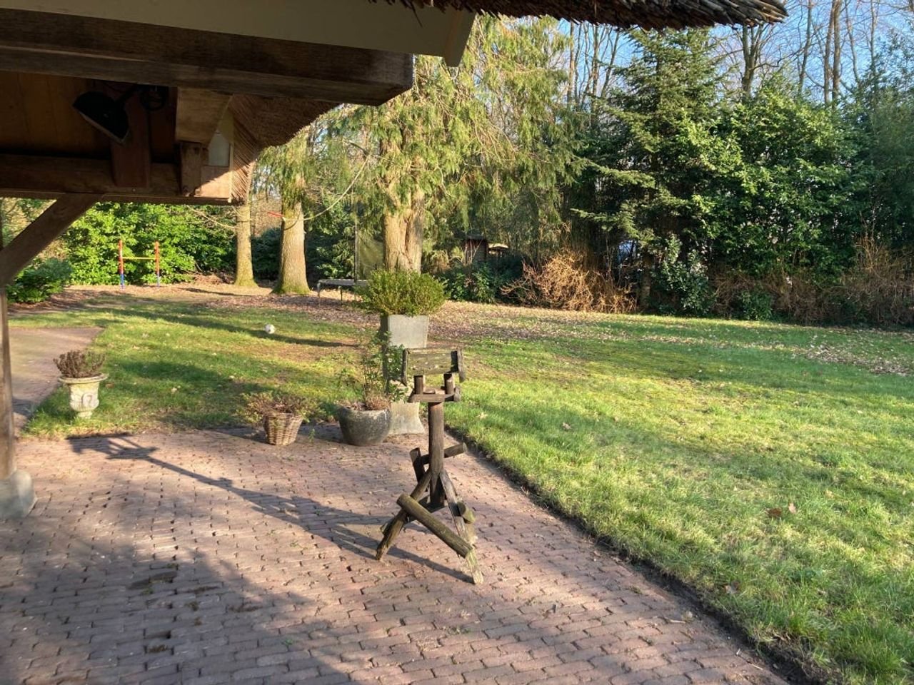 Thatched house with large barn - Image 5