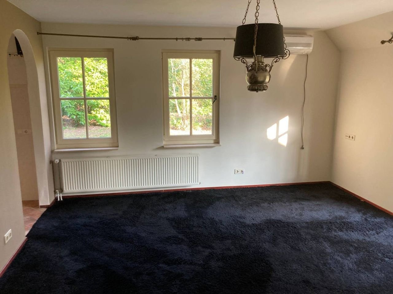 Thatched house with large barn - Image 14