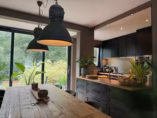 Short-stay waterfront property with garden