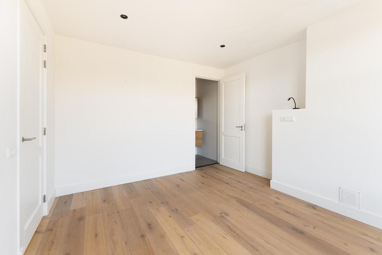 Three bedrooms and roof terrace in Oud-West - Image 1