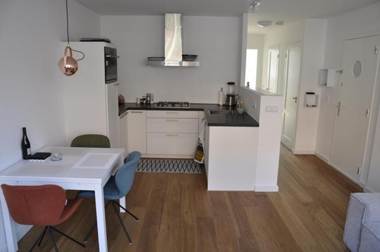 Gemeubileerd 3-kamerappartement met balkon - Afbeelding 2
