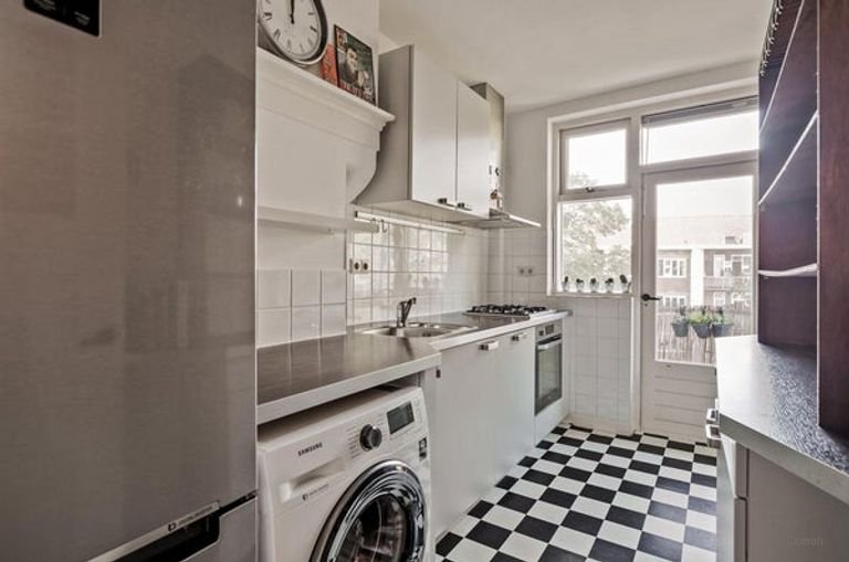 Living in De Pijp with an expansive roof terrace - Image 10