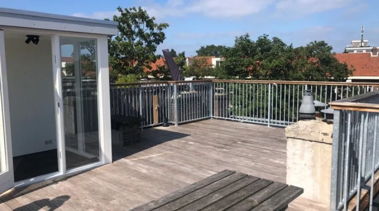Living in De Pijp with an expansive roof terrace - Image 1