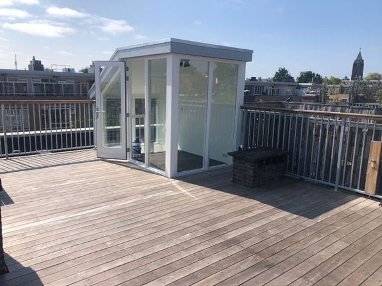 Living in De Pijp with an expansive roof terrace - Image 18