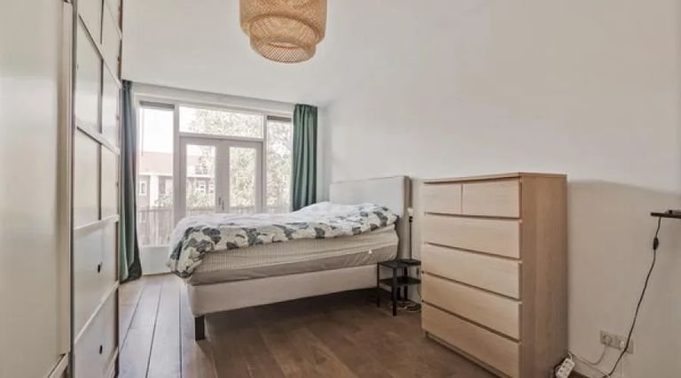 Living in De Pijp with an expansive roof terrace - Image 5
