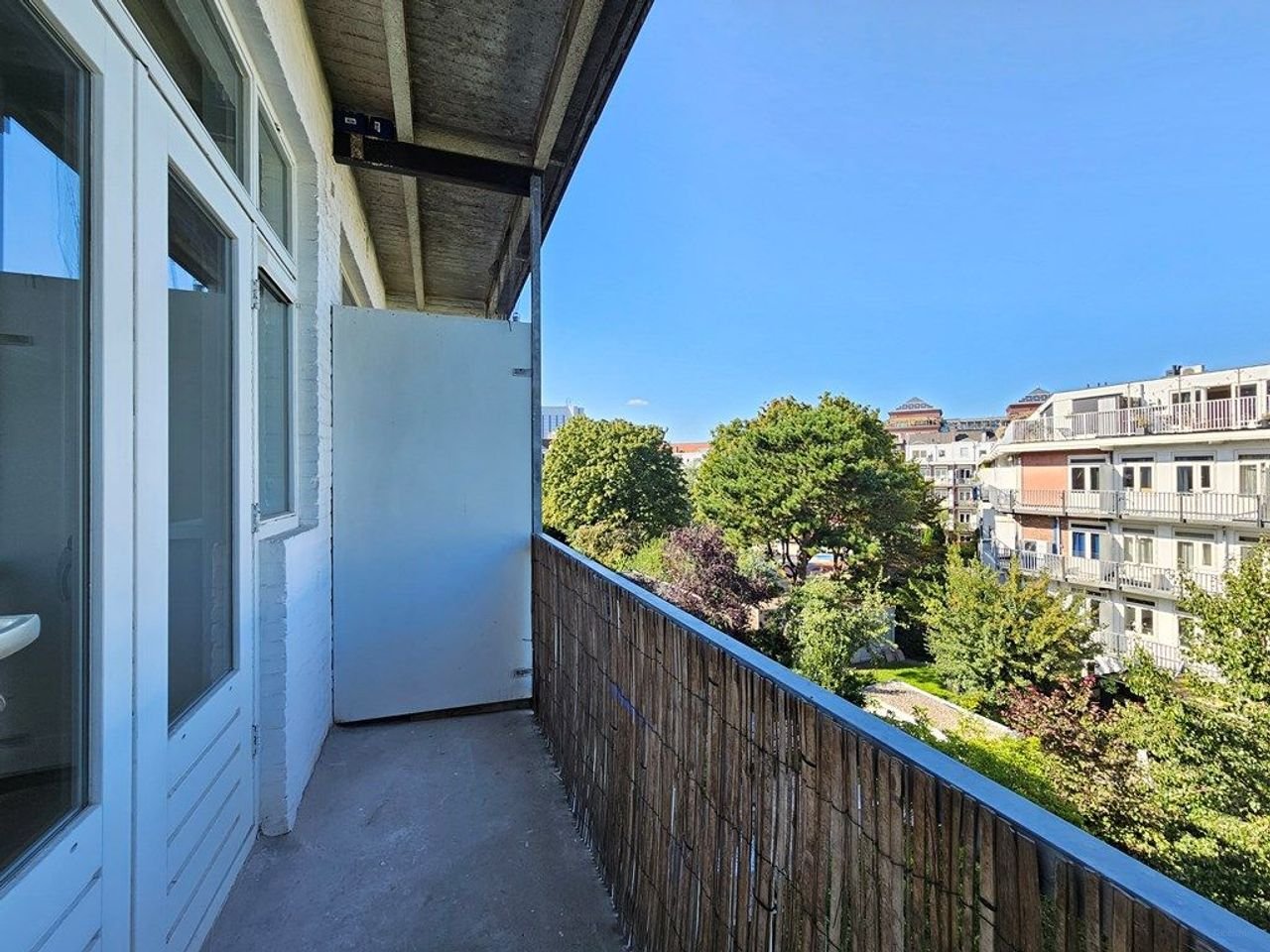 Modern apartment with balcony in West - Image 16