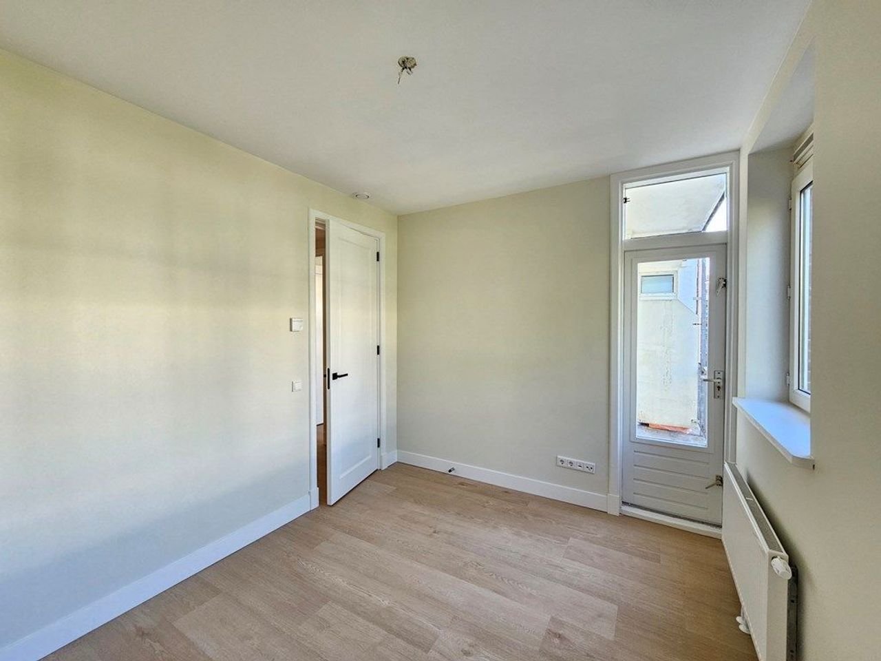 Modern apartment with balcony in West - Image 12