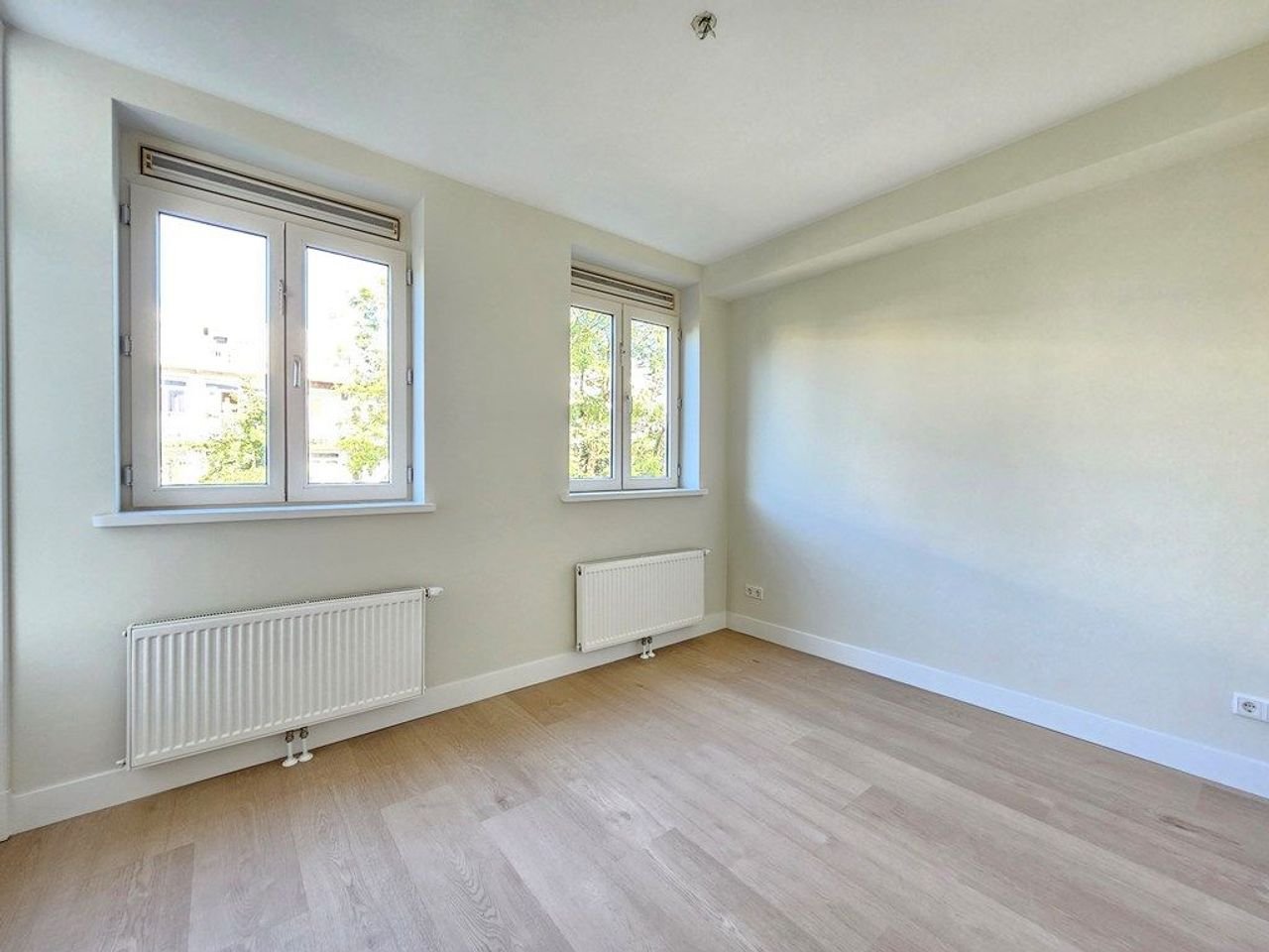 Modern apartment with balcony in West - Image 11
