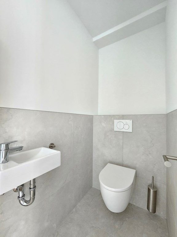 Modern apartment with balcony in West - Image 10
