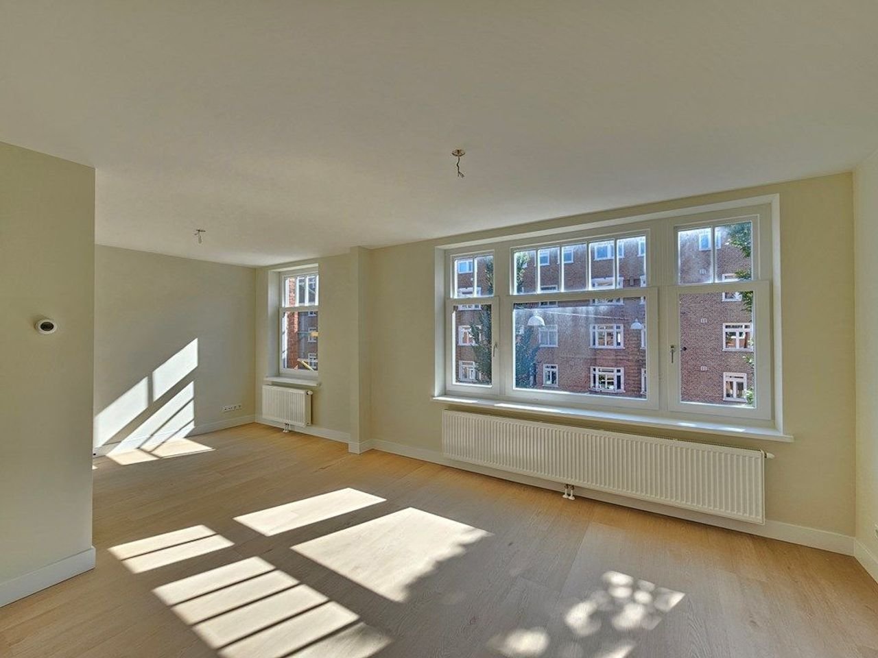 Modern apartment with balcony in West - Image 3
