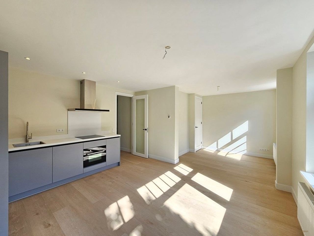 Modern apartment with balcony in West - Image 2