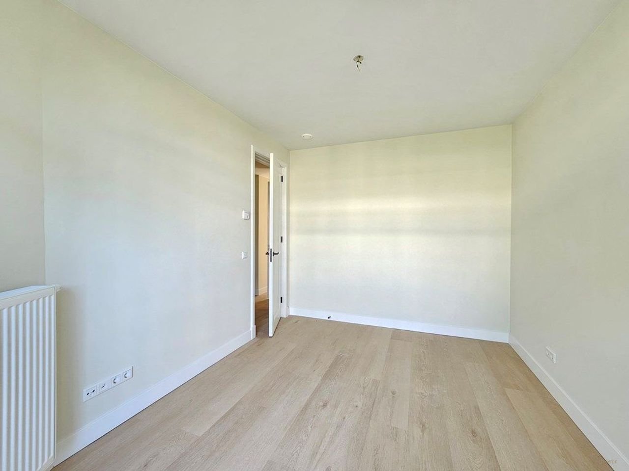 Modern apartment with balcony in West - Image 14