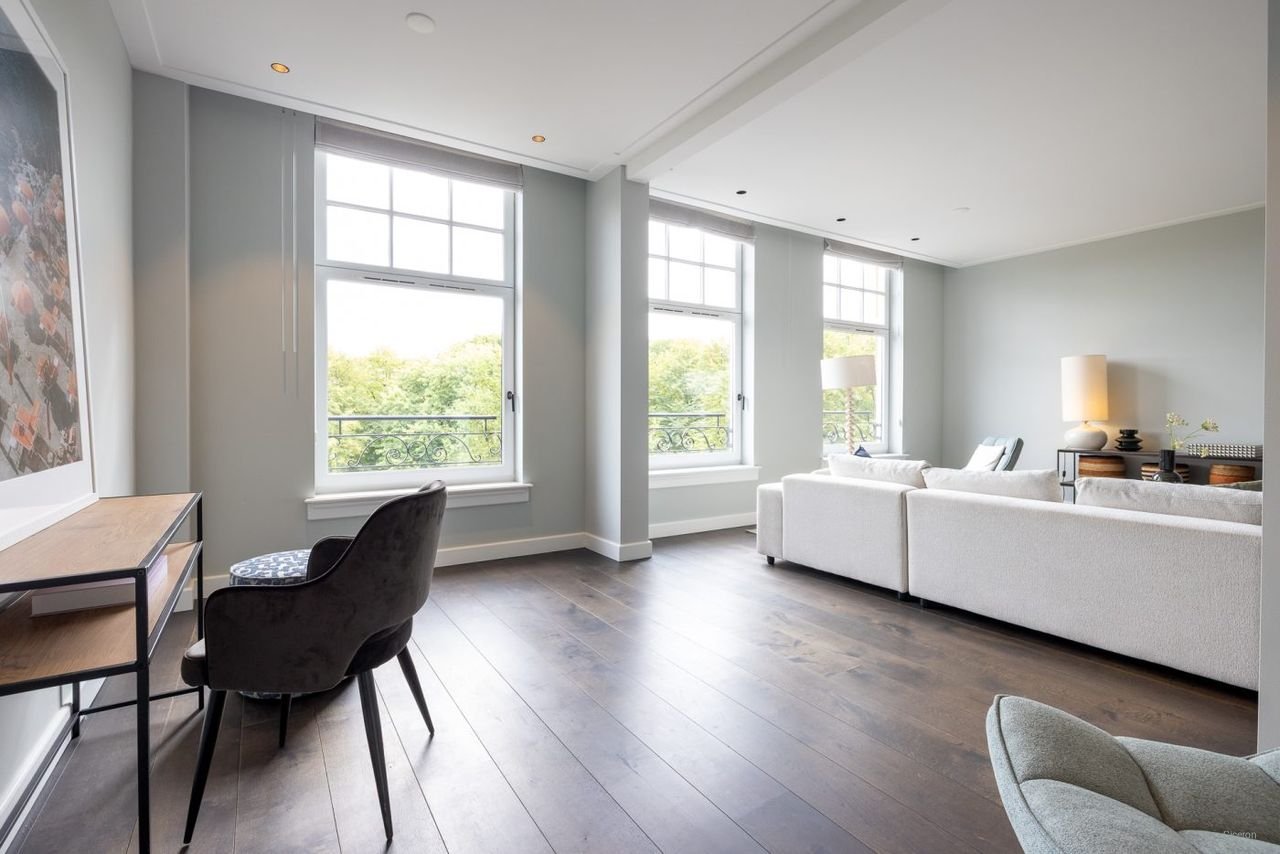 Luxury loft with roof terrace and private elevator - Image 10