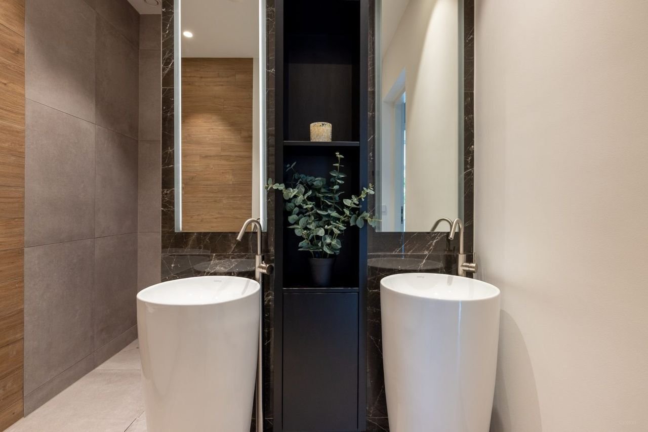 Luxury loft with roof terrace and private elevator - Image 26