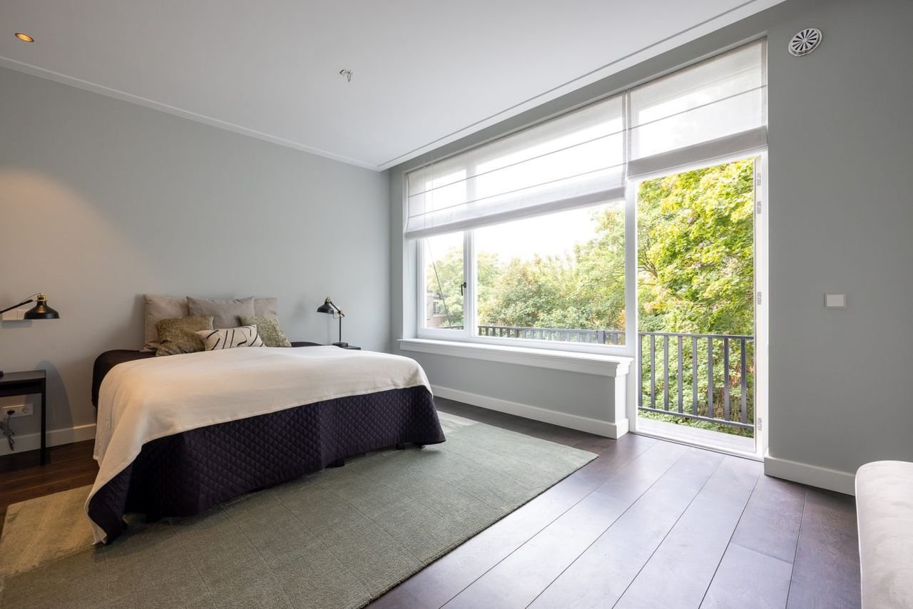 Luxury loft with roof terrace and private elevator - Image 3