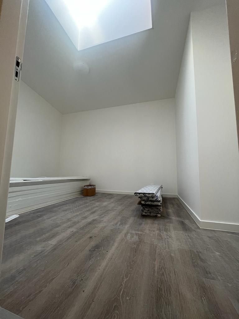 New apartment with private parking space - Image 3