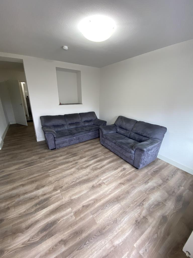 Self-contained studio eligible for housing allowance - Image 2
