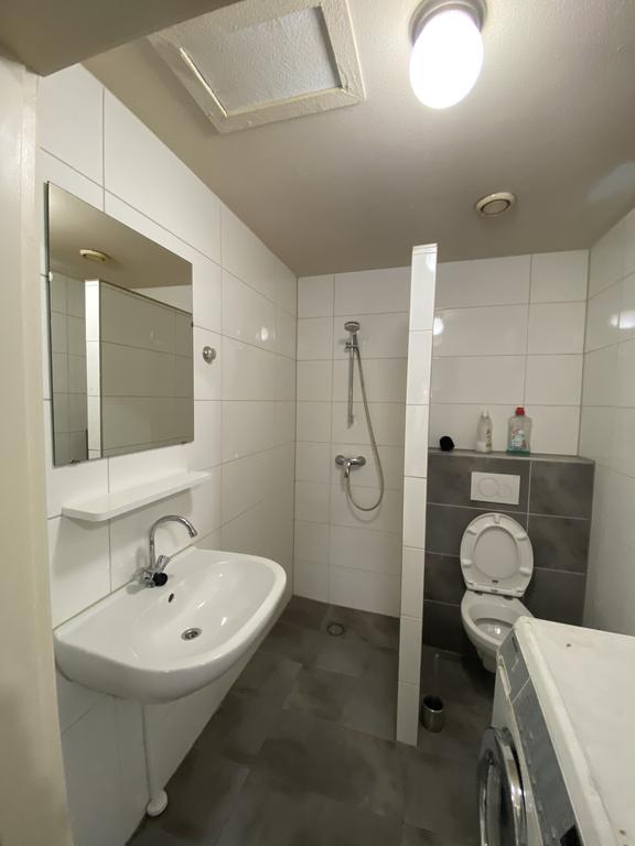 Self-contained studio eligible for housing allowance - Image 5