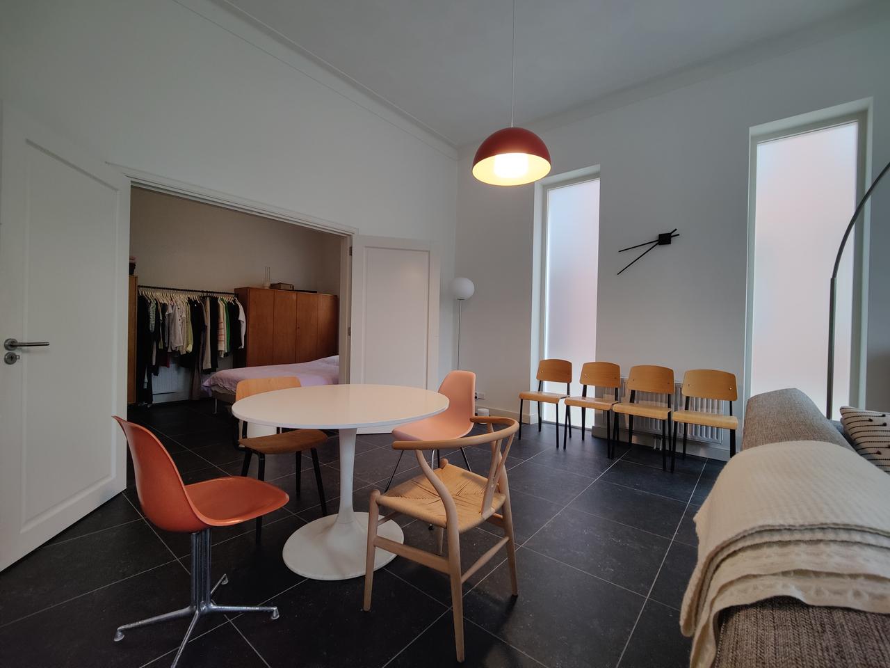 Historic apartment on Strijpsestraat - Image 8