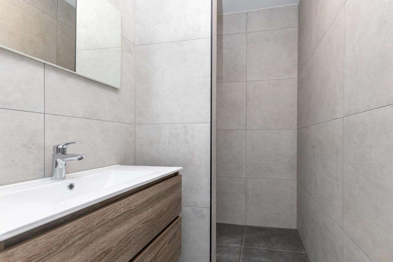New short-stay apartment near Tilburg Station - Image 11