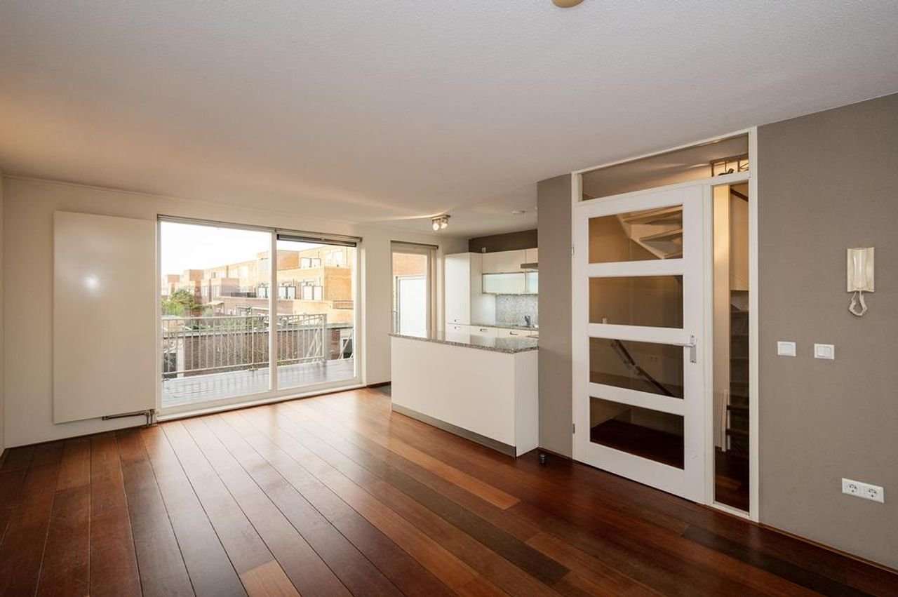 Herenhuis met garage en uitzicht op water - Afbeelding 16